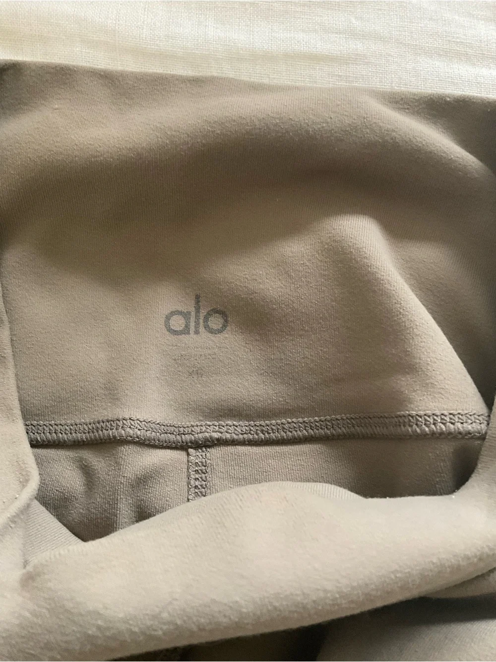 ALO - High-Waist Block Mesh Leggings - Nude - Picture 6 of 9